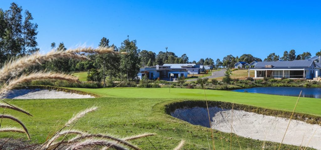 golf-course-lake-houses